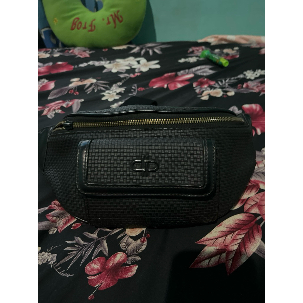 Tas pinggang pedro