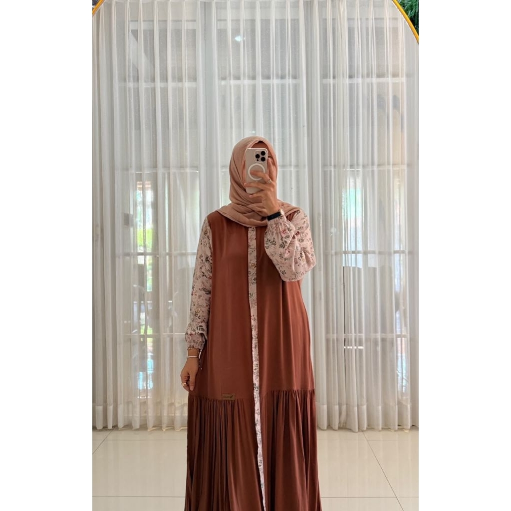 Dress Nadhefa Rempel
