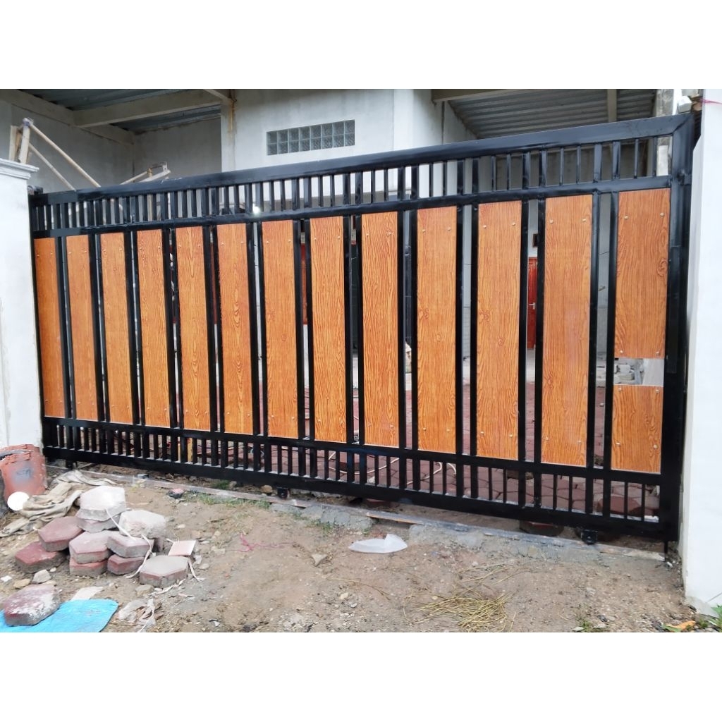 pintu gerbang motif lisplang