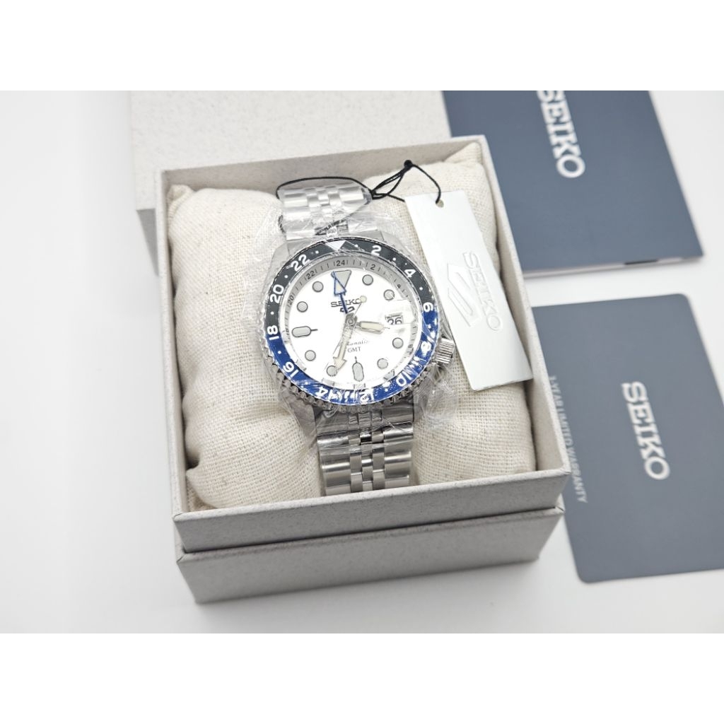 Seiko 5 Sports SKX White Dial GMT SSK033