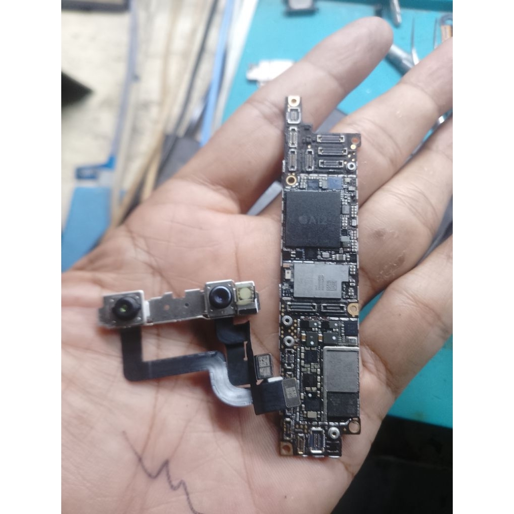 iPhone xr 64 GB iCloud off cek gambar minus baseband dan tidak bisa di cas with face id
