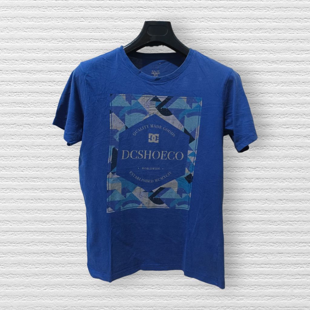 DCShoe tshirt pria kaos [size M]