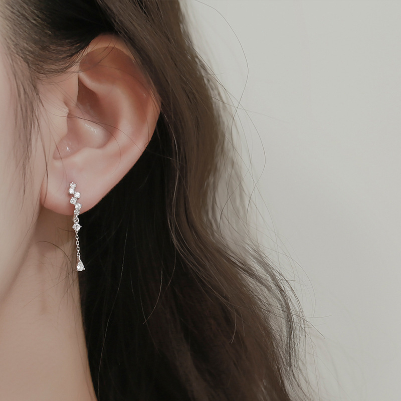 Anting Panjang Wanita Titanium Lapis Emas Terbaru Anting Berlian Liontin Fashion Aksesoris Korea