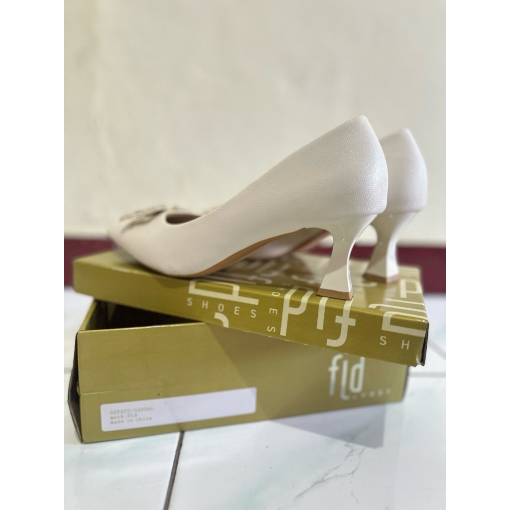 (PRELOVED) FLD Shoes Size 39 Beige
