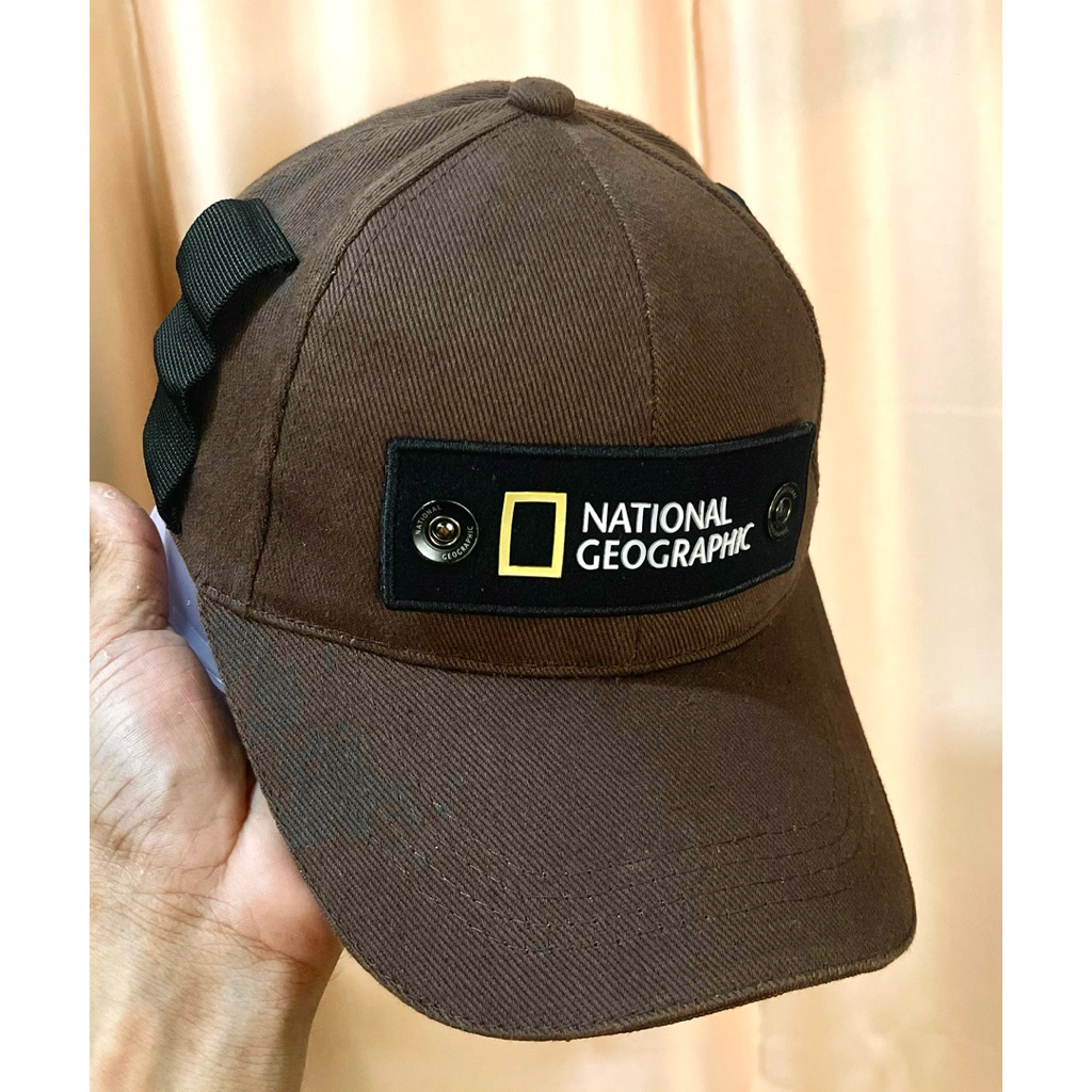 topi natgeo premi warna  brown/coklat. patch original