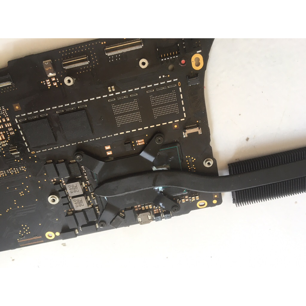 Logic board A1502 Macbook Pro 13’’ kondisi mati