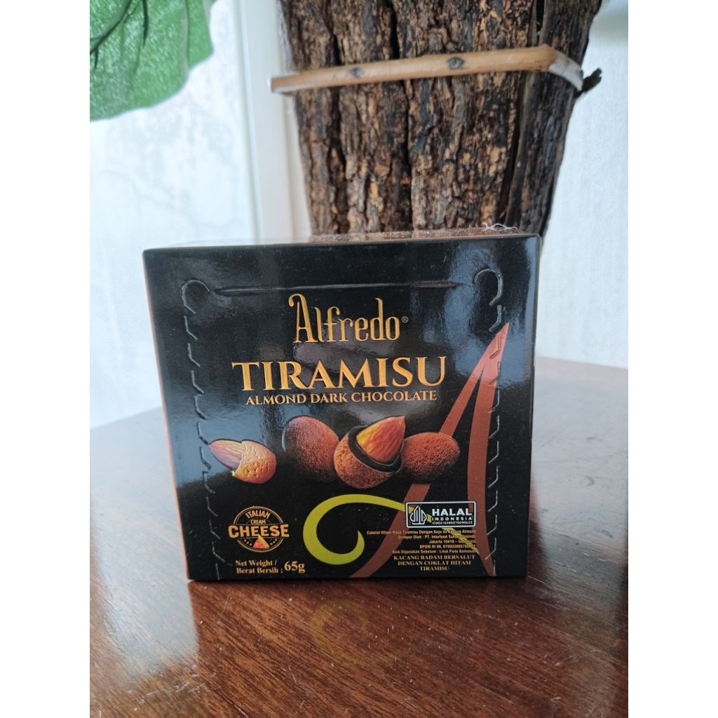 Alfredo Tiramisu Almond Dark Chocolate