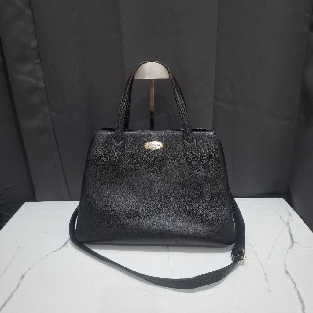 A.testoni Slingbag Top Handle Kulit Asli in Black