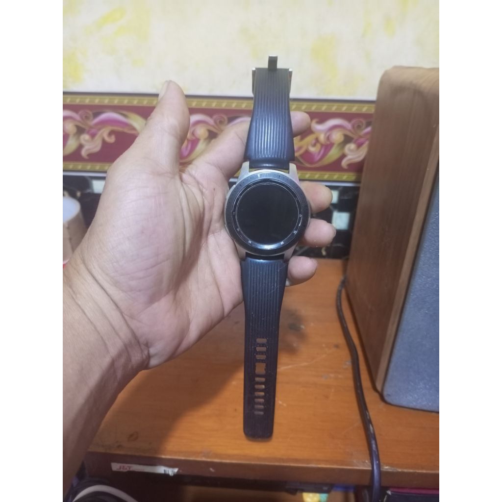 Samsung smartwatch-4 minus LCD