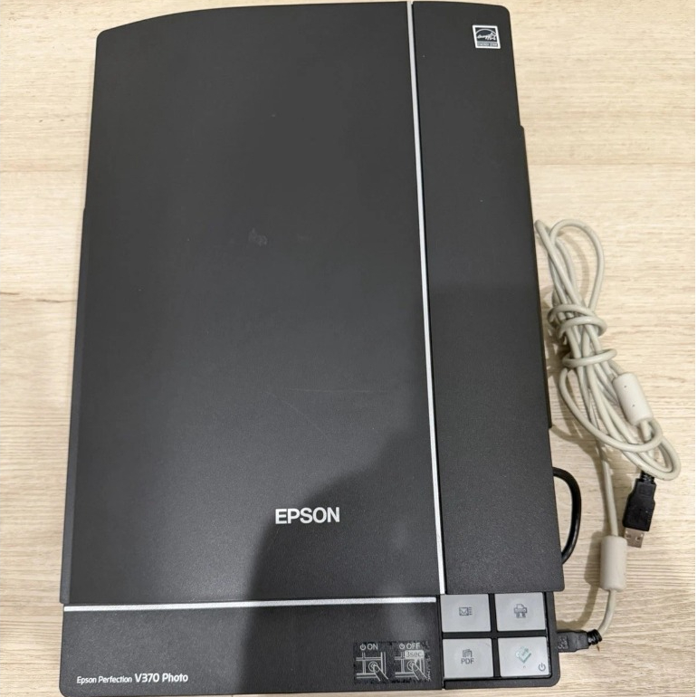 Scanner A4 Epson perfection V370 Support Win11 , mac os  High Resolution ( Second Bergaransi )