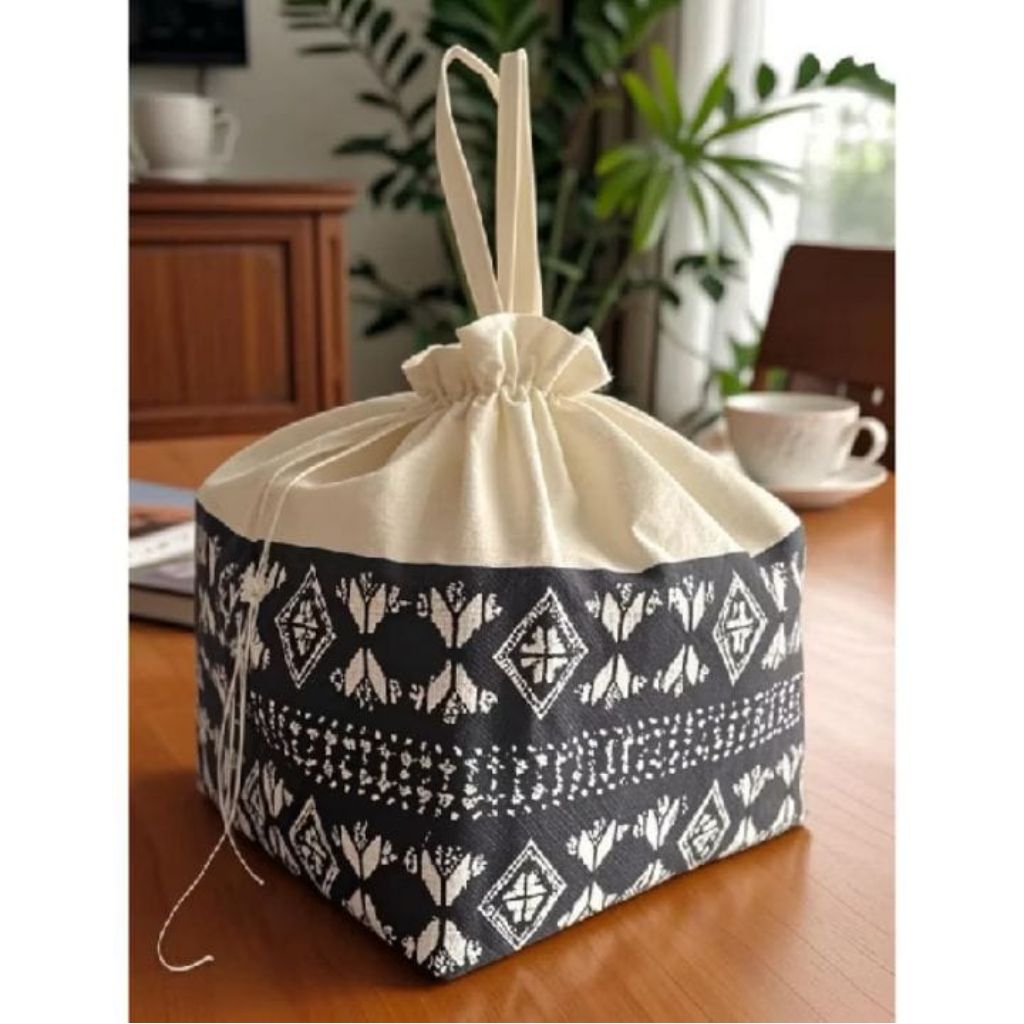 tas serut batik cream ukuran 22×22