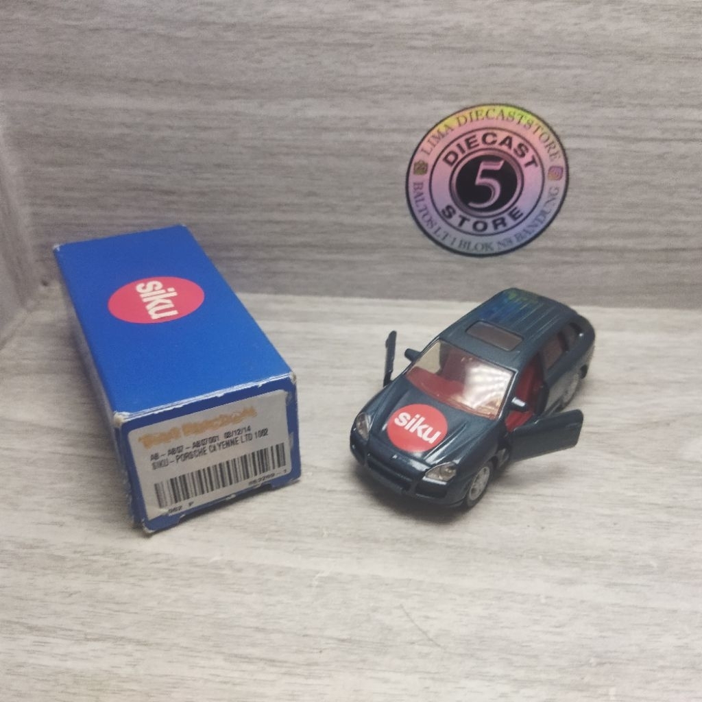 siku diecast porsche cayenne