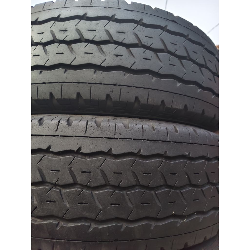 Ban. 205/70 R15 Merk Bridgestone Duravis