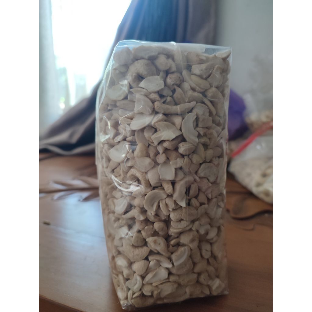 KACANG METE PATAHAN MENTAH 1 KG ASLI WONOGIRI