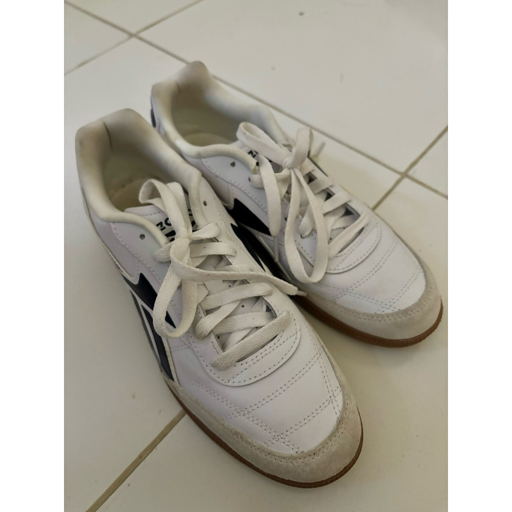 Sepatu Sneakers Pria/Wanita Reebok Finale Preloved