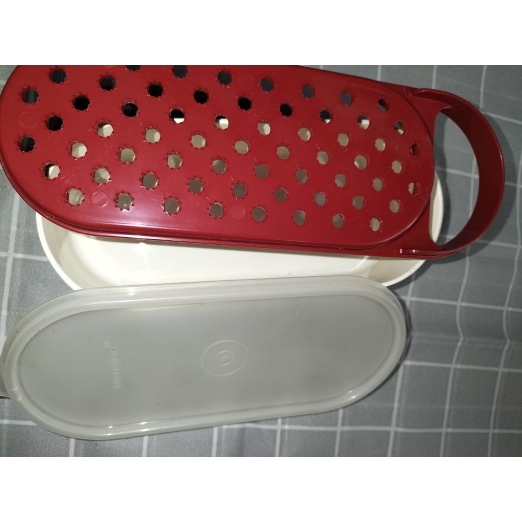 Tupperware Handy Grater merah putih