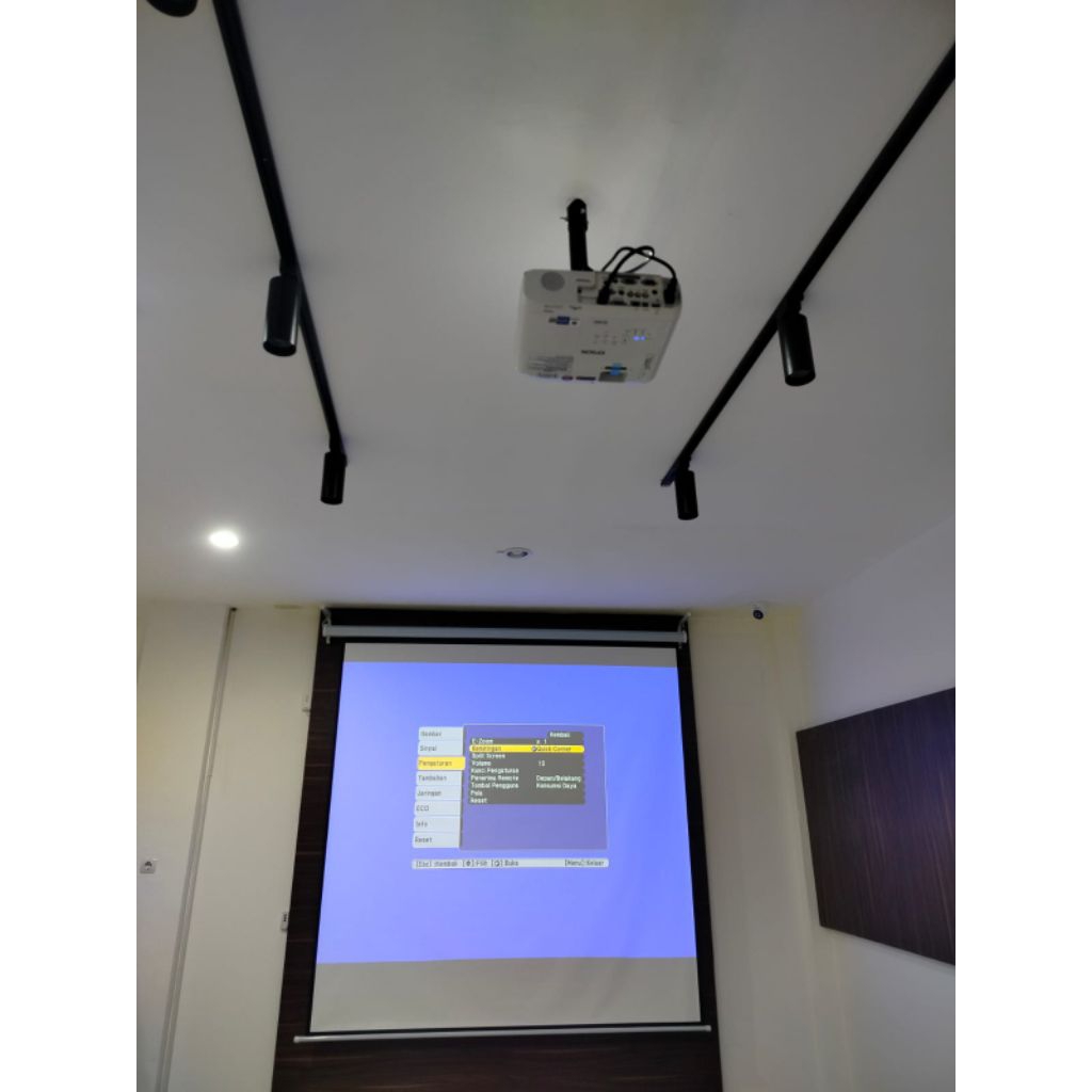 paket nonton bareng lcd proyektor Epson dan layar projector 3meter