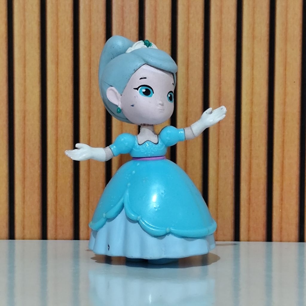 Figure Putri Kiki Rainbow Ruby