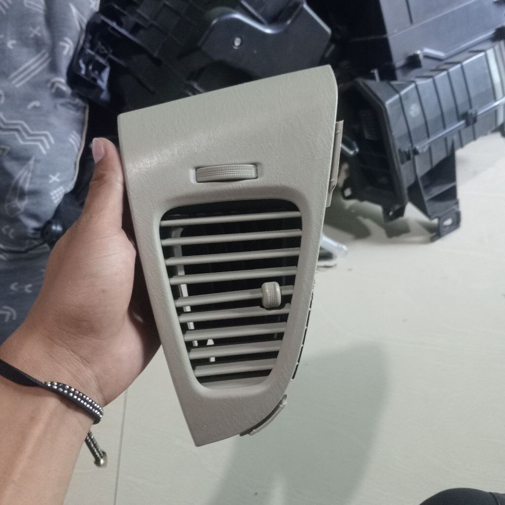 Kisi Kisi Ac Innova 2005 - 2015 Original (kanan)