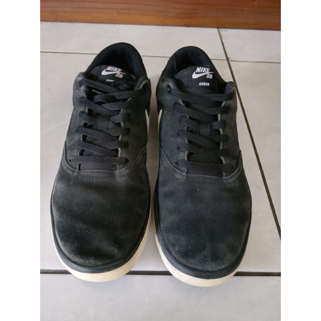 SEPATU NIKE SIZE 45