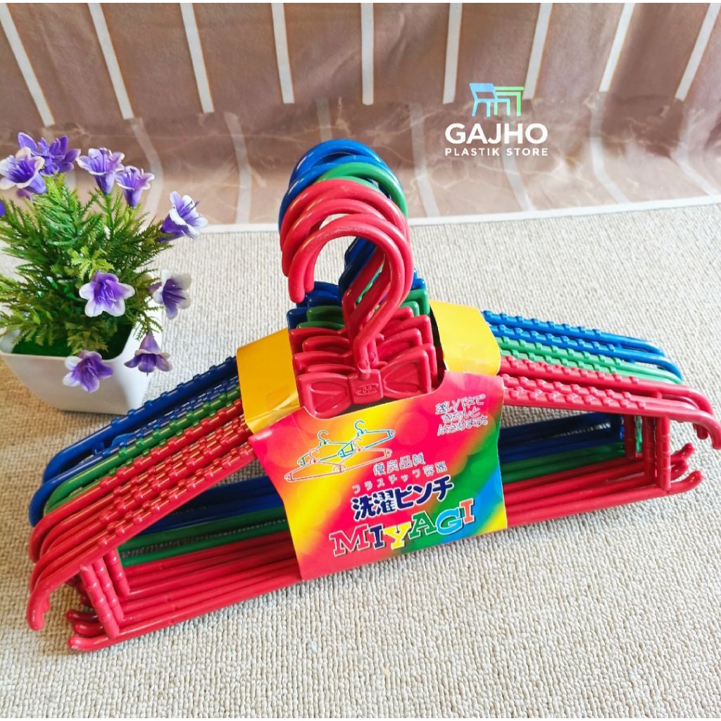 Hanger Baju Plastik IKKADO Set 12 Pcs - Gantungan Pakaian Dewasa Tebal & Kuat Warna-Warni Anti Karat