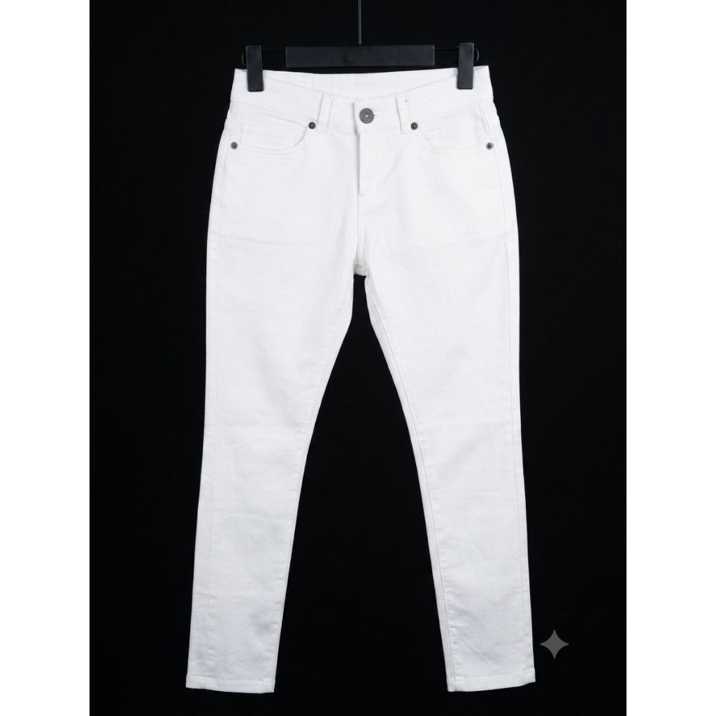 Celana Levis Wanita