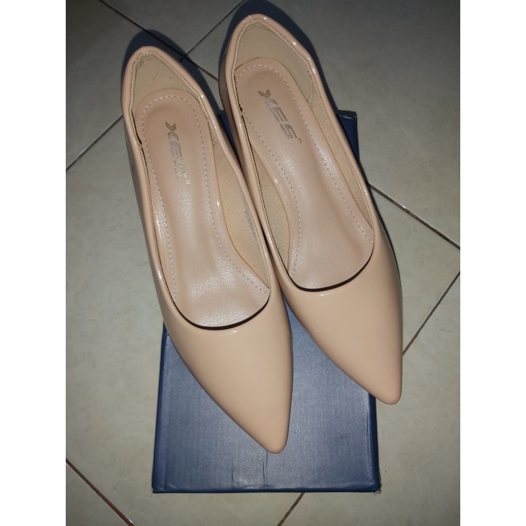 [Preloved] Sepatu Xes UK 39