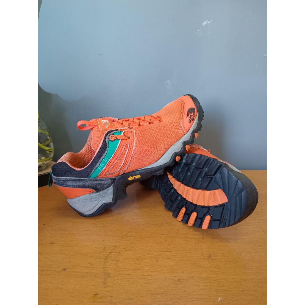 Sepatu gunung second TNF sz 40 25cm