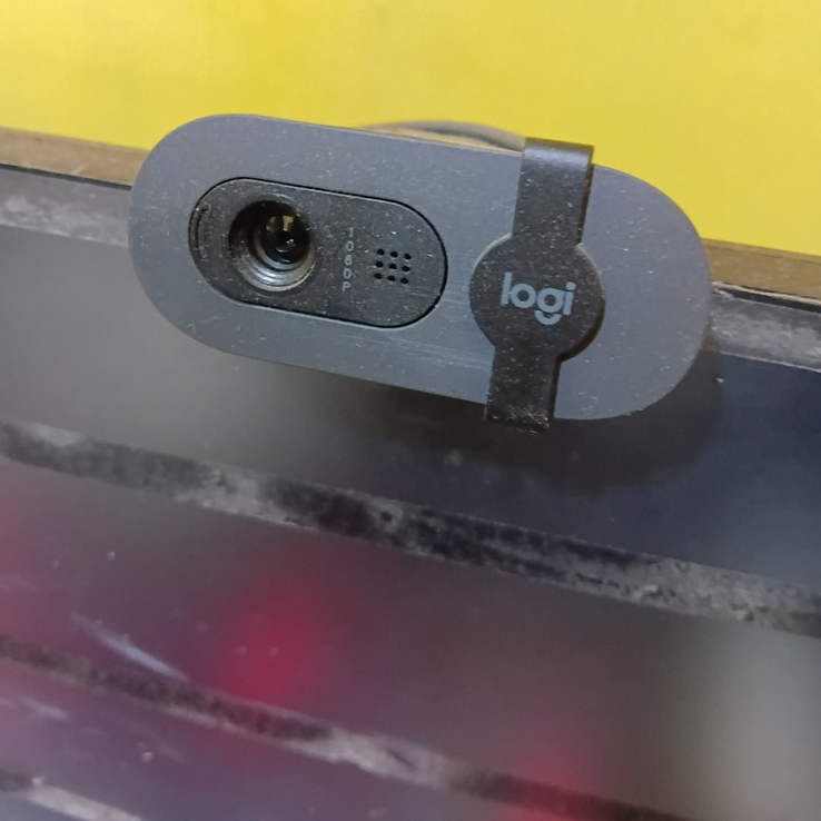 logitech brio 100 webcam bekas