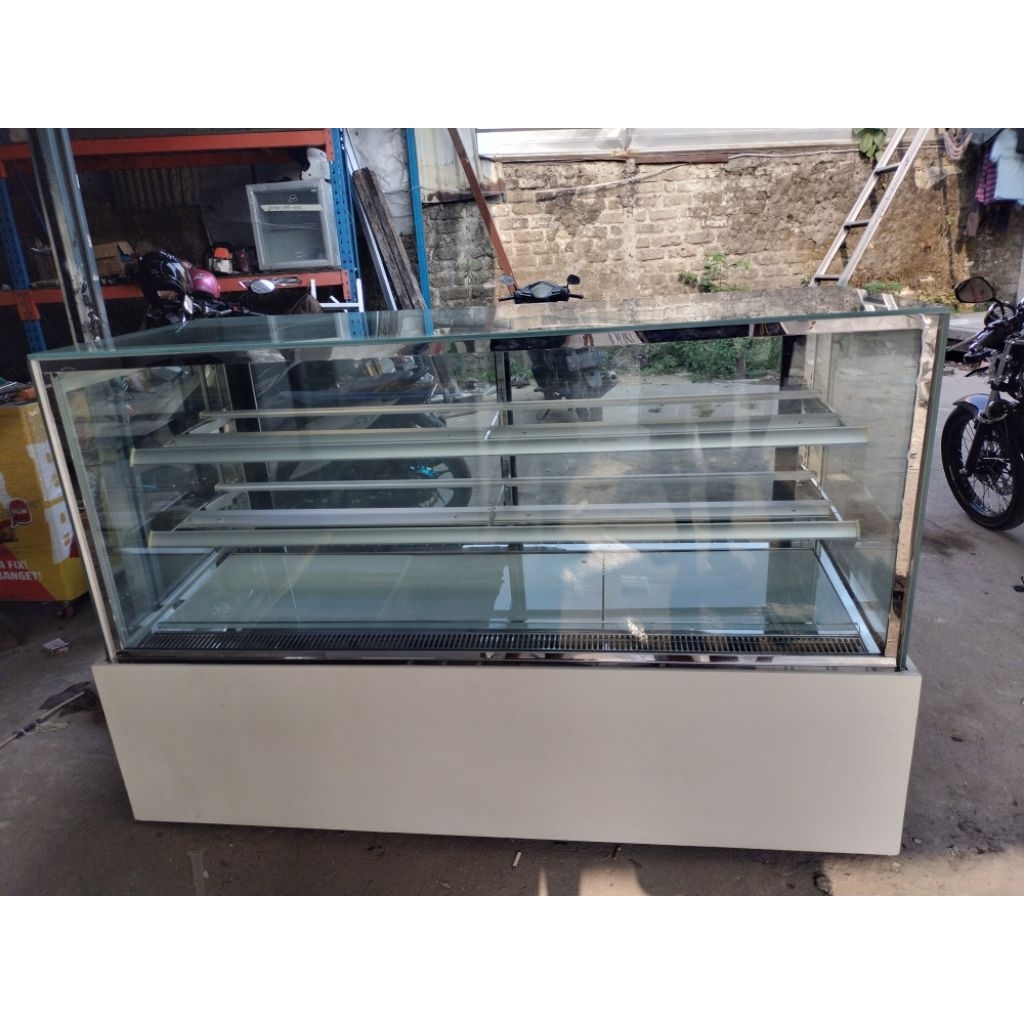 chiller cake showcase ukuran 180 cm second bergaransi