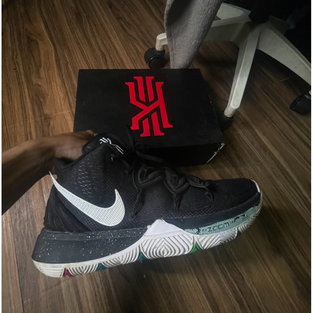 Kyrie 5 Black Magic Second