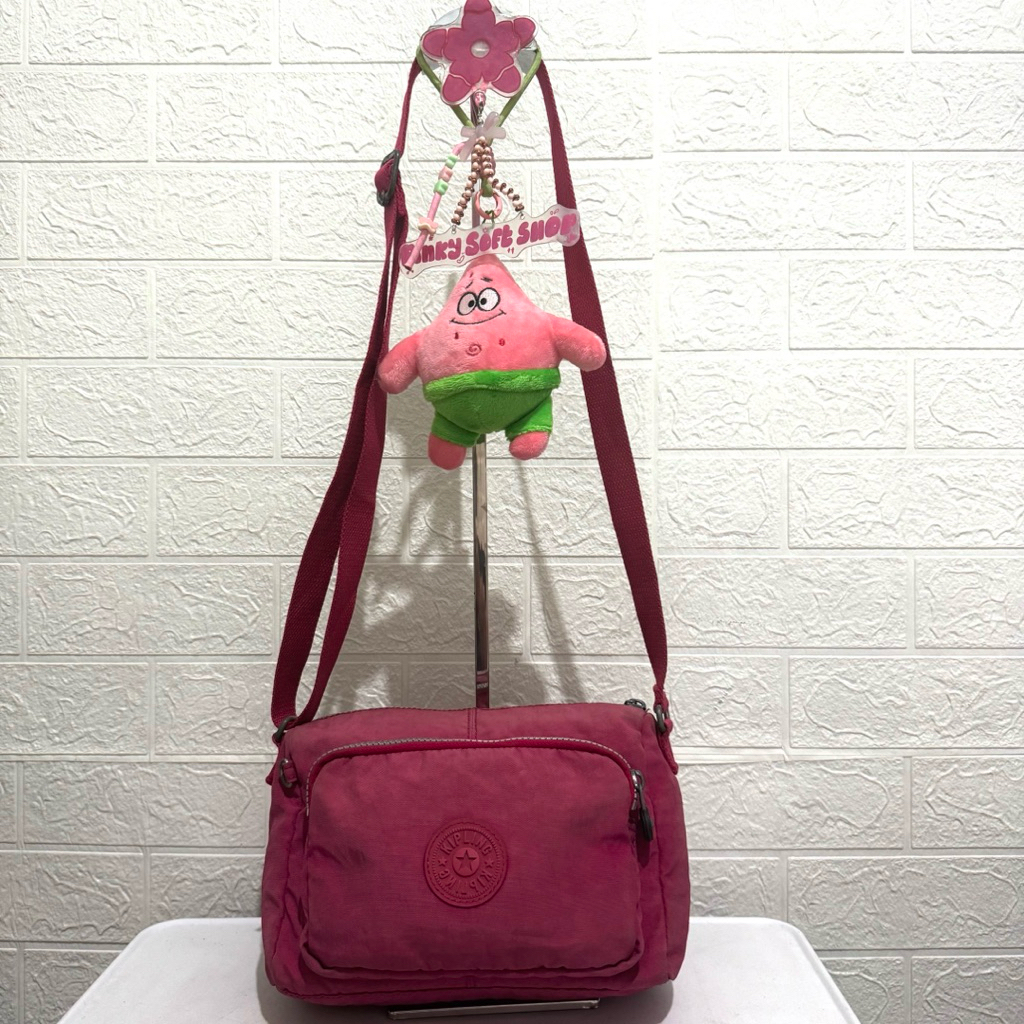 tas sling bag kipling. tas selempang nilon. tas prelop. fusia