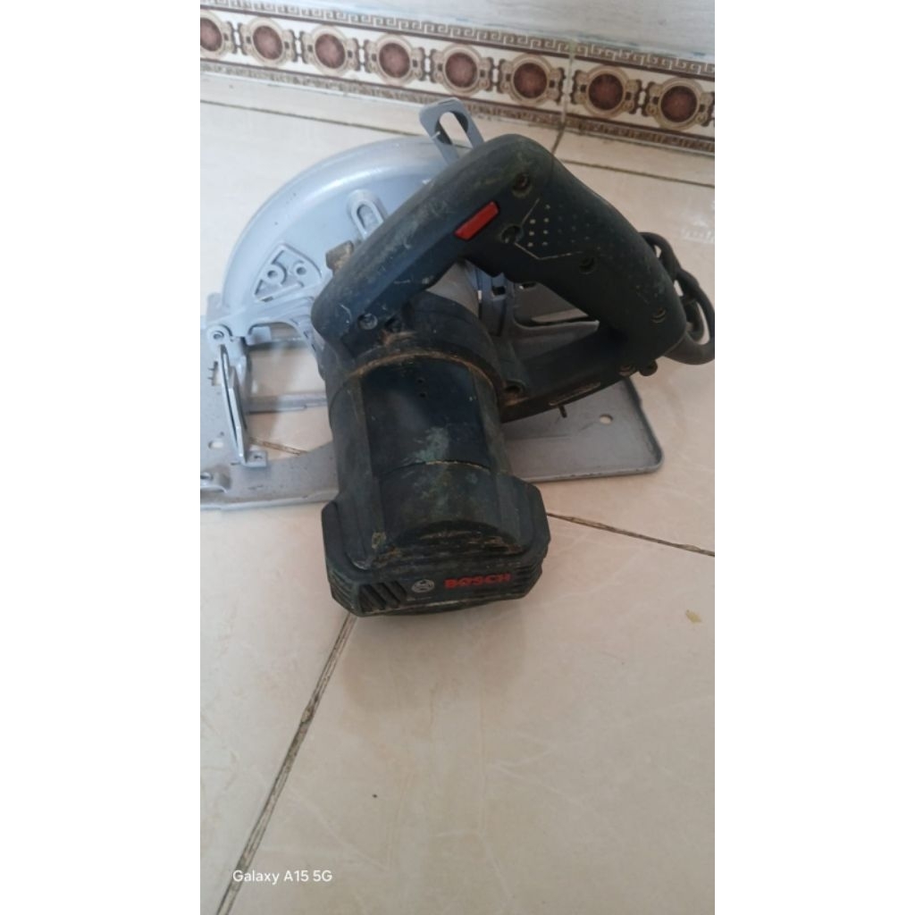 Monggo serkel kayu 7 inc  merek bosch kondisi di jamin normal siap pakai kerja