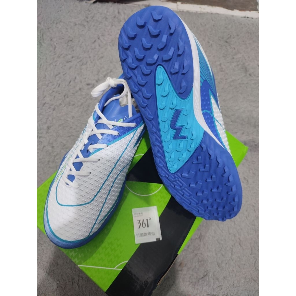 sepatu mini soccer