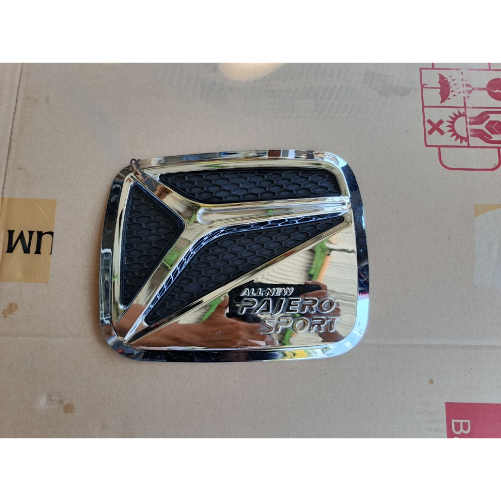 Aksesoris Tank Cover Tutup Bensin JSL Pajero sport 2016-2025