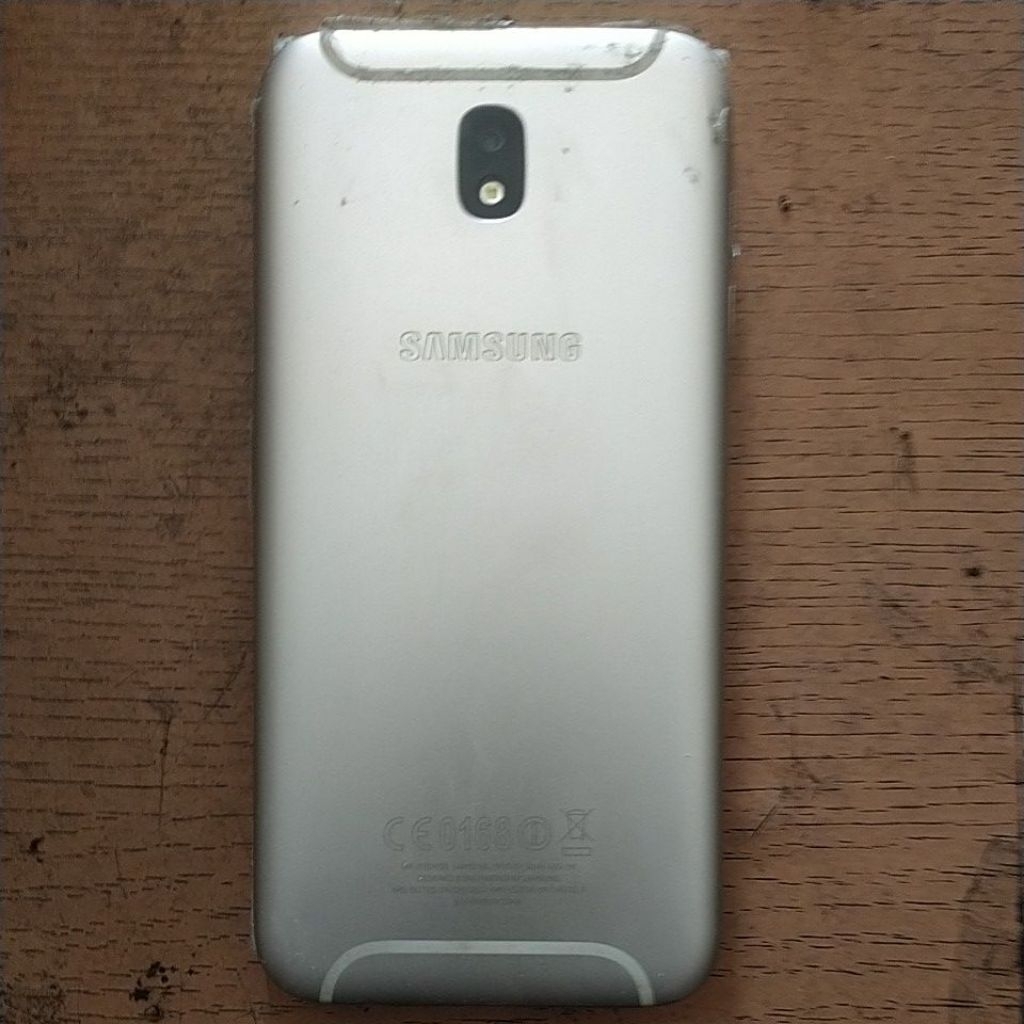 Samsung j5 pro ram 3-32 minus LCD retak tnp Sandi