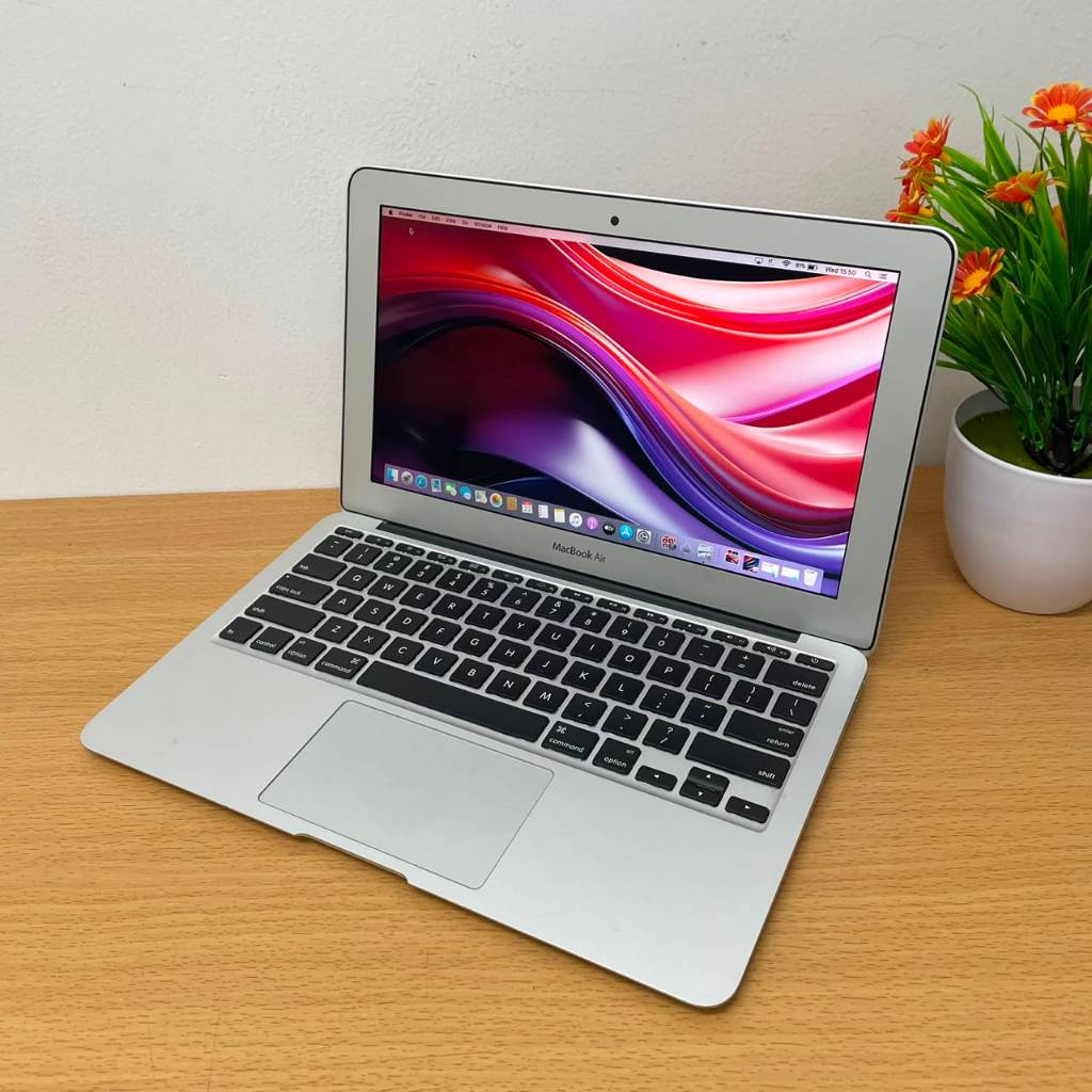 macbook air 2014/2015 11 inch Ram 4/8 SSD 128/256 GB intel core i5 mulus second