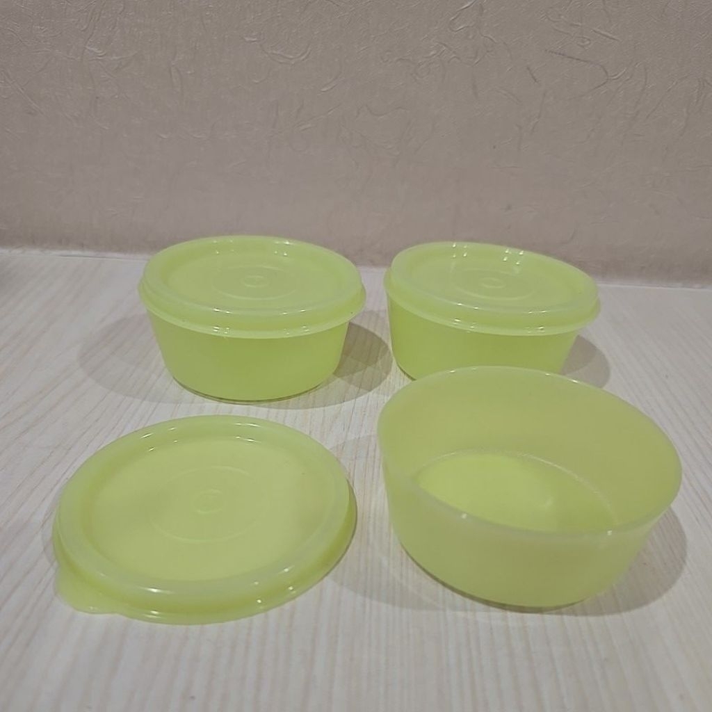 Tupperware  - Small Round Mini Container (1)
