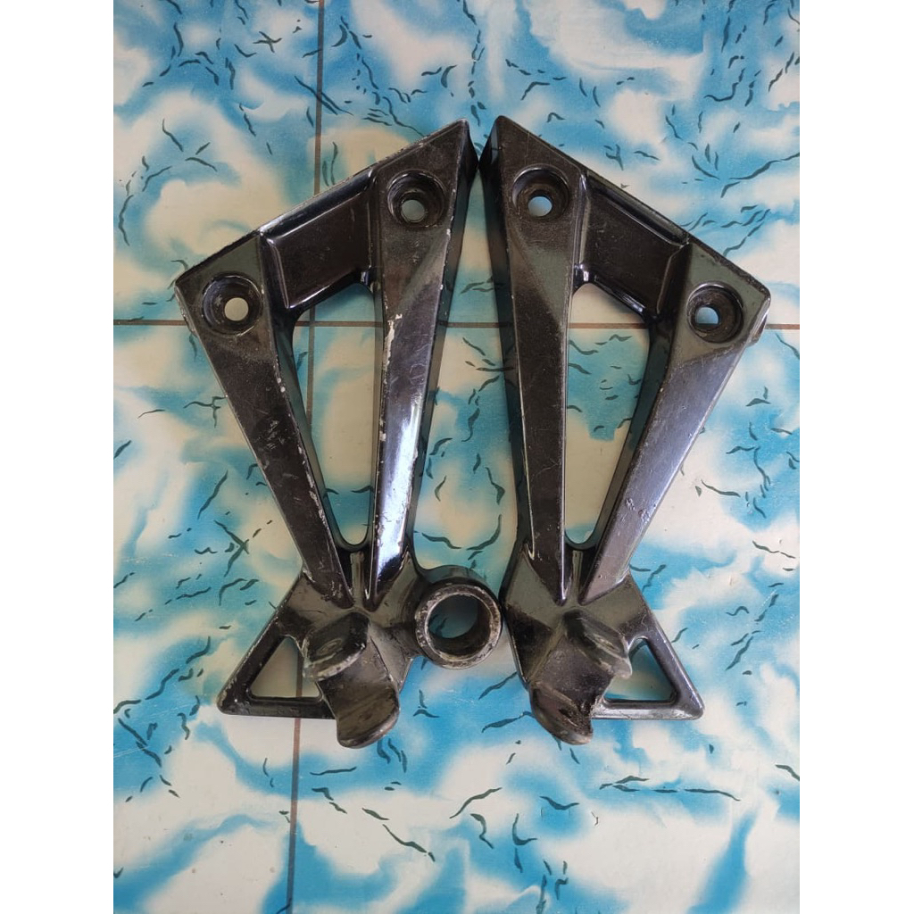 Postep pijakan belakang Ninja 250 Karbu Ori