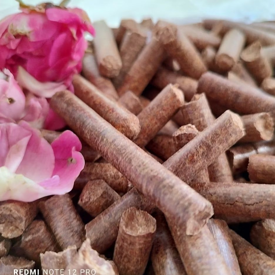 Wood Pellet Premium Kasur Alas Kandang Hewan Kucing Kelinci & Bahan Bakar Kompor Biomassa Palet Kayu