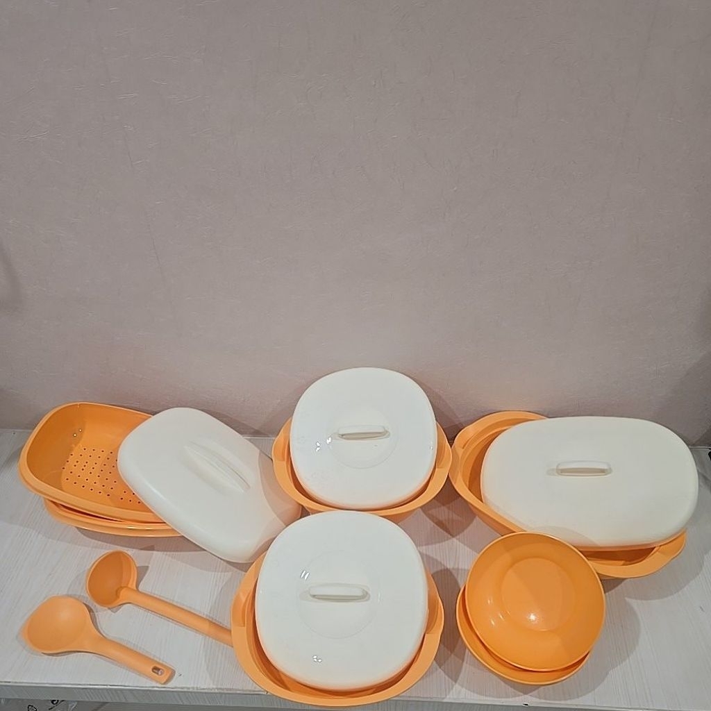 Tupperware Set - Petite Blossom - (8)