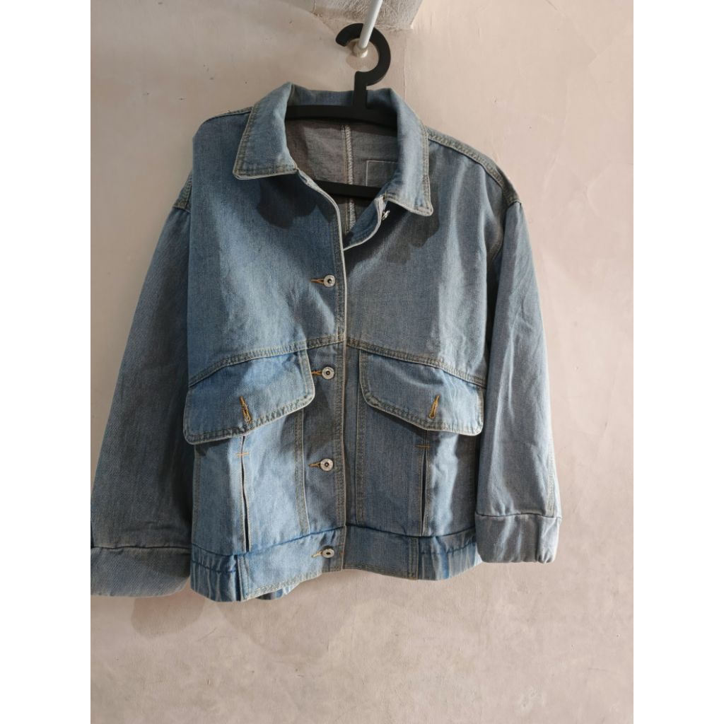 Jaket jeans tebal saku besar