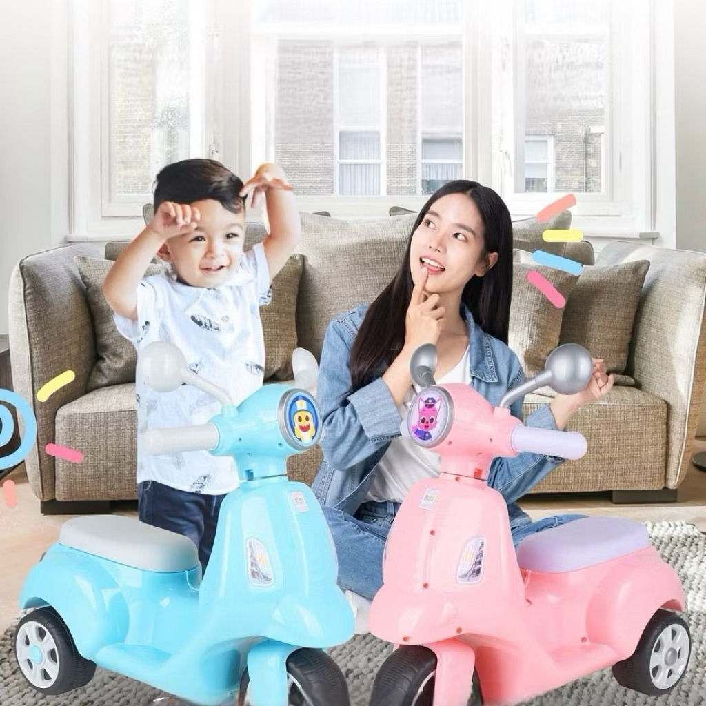 Pinkfong Baby Shark Ride Along Scooter Kids / Foot Powered Ride On / Mainan motor vespa anak