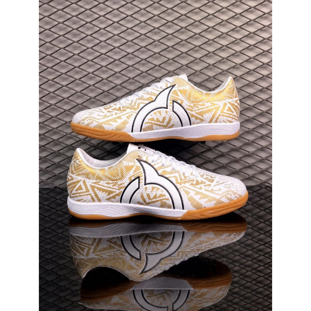 Ortuseight Sepatu Futsal Volt FG Cream