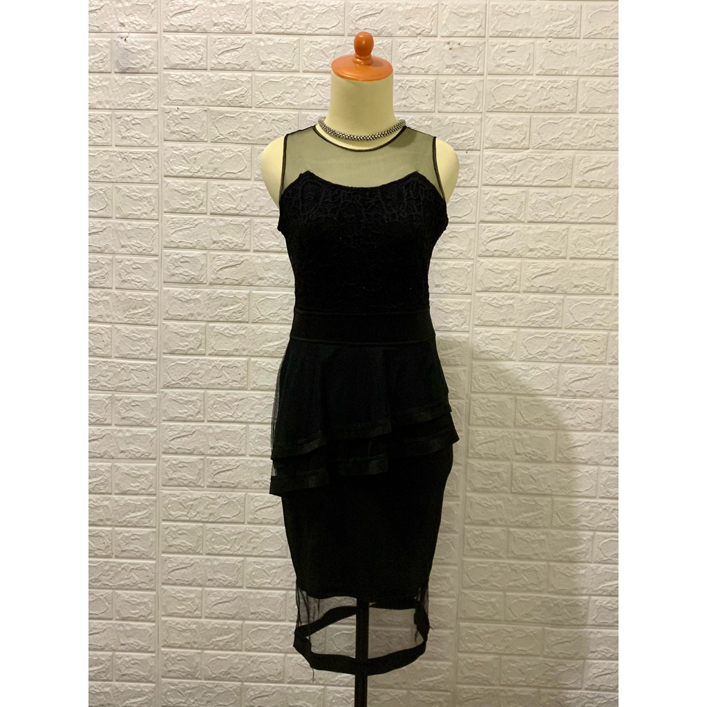 Preloved Gaun Pesta Hitam Mewah