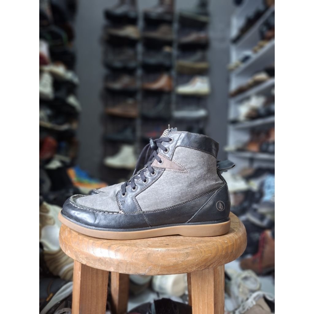VOLCOM Sepatu boot kulit mix kanvas size 44