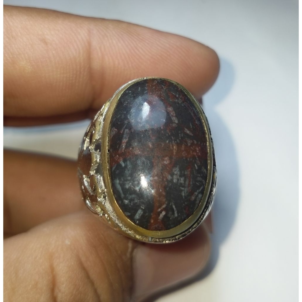 Batu tapak jalak badar besi