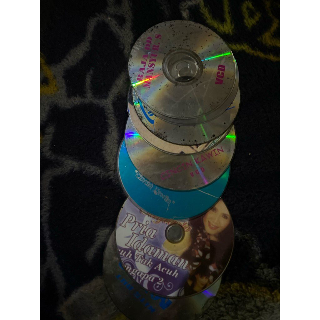 Kepingan CD / VCD Bekas – Bahan Kerajinan, Eksperimen, & Hiasan