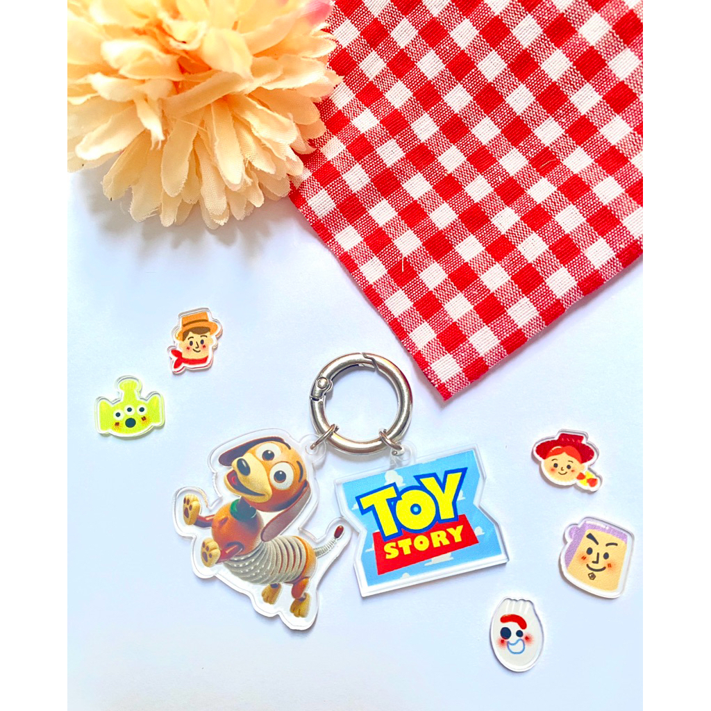 gantungan kunci akrilik toy story slinky dog
