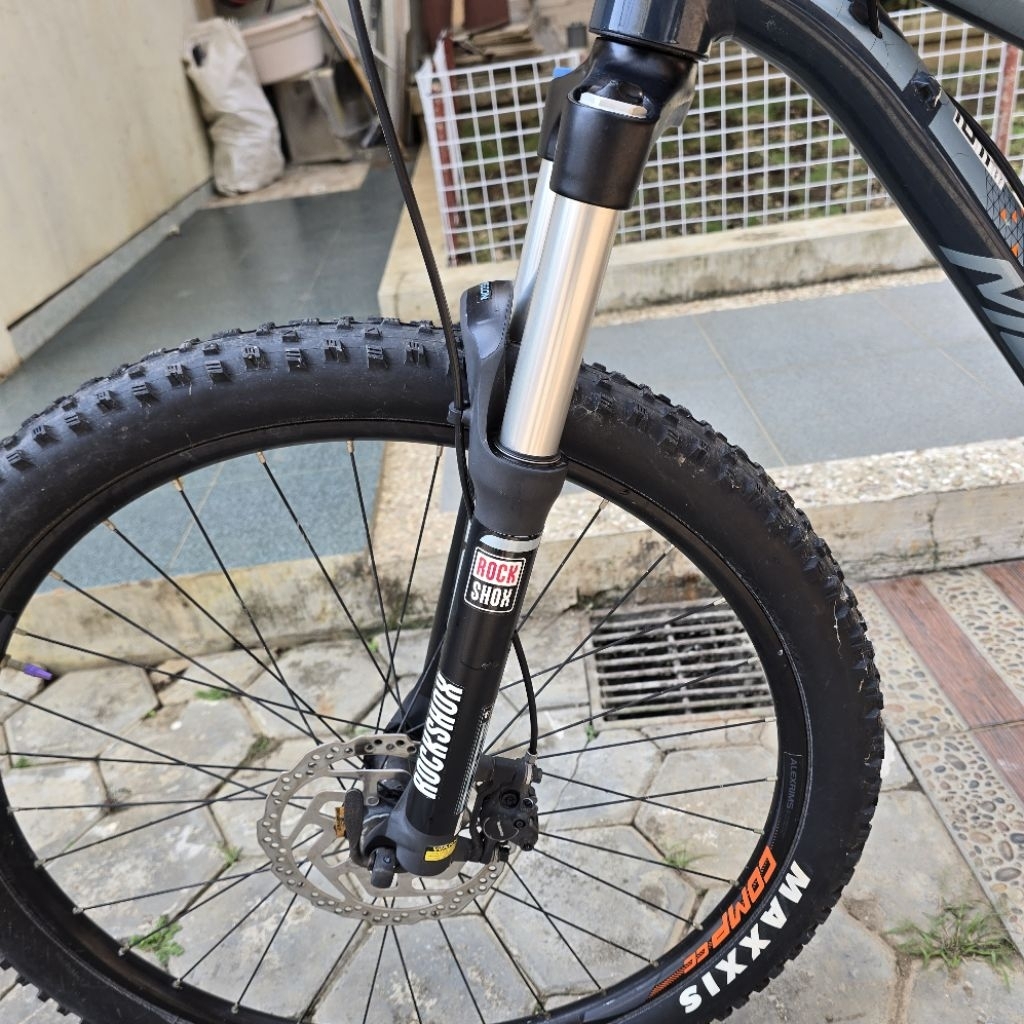 Sepeda MTB Merida 2nd full sus istimewa